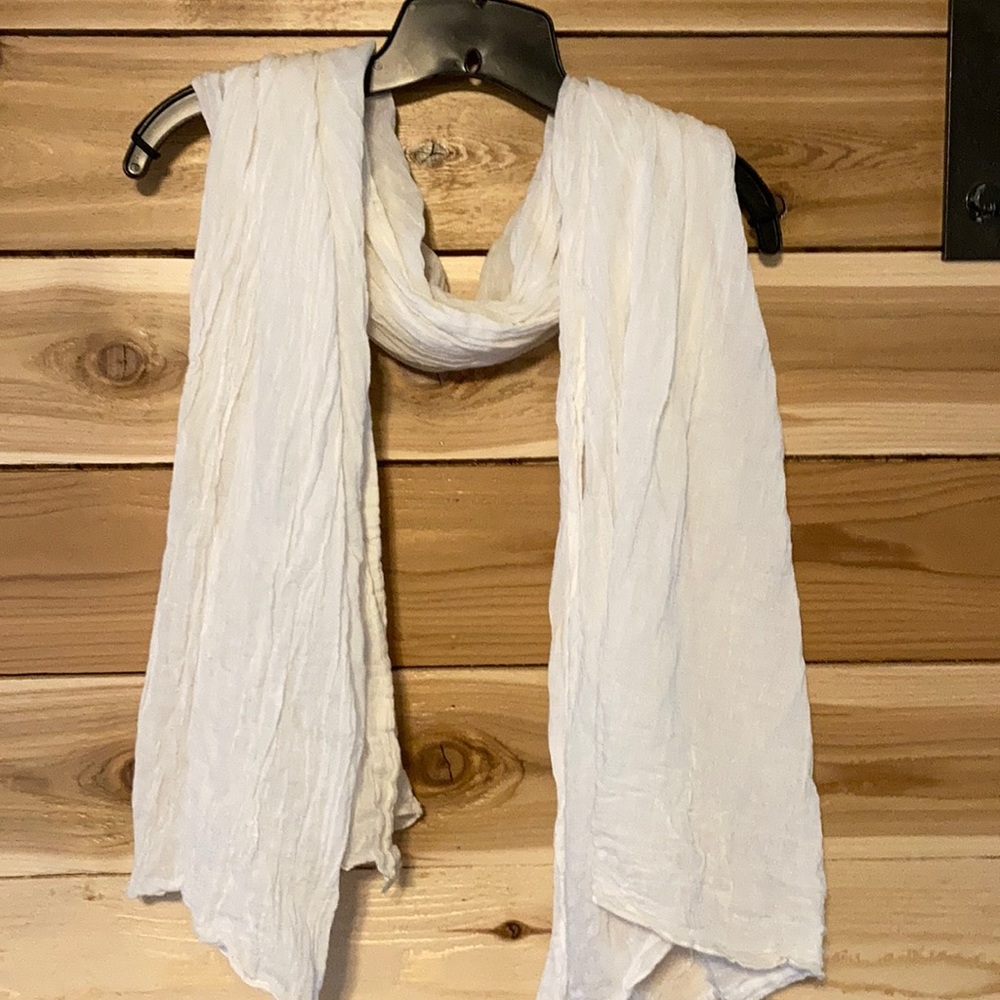 Pure white crinkly scarf